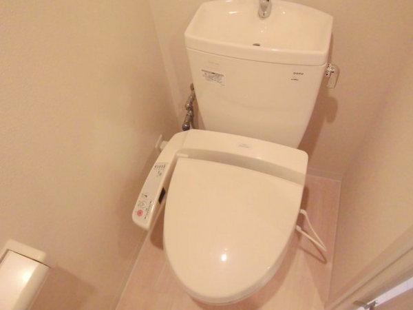 Toilet.  [Konohana-ku, buying and selling] Washlet is with ☆