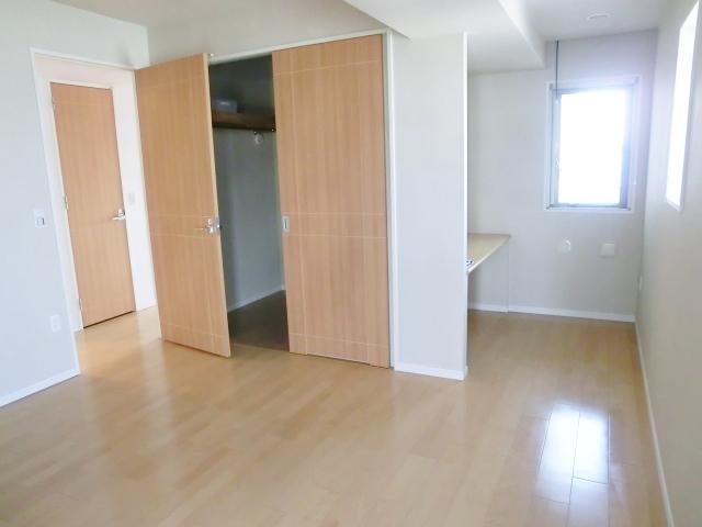 Non-living room. Indoor (12 May 2013) Shooting