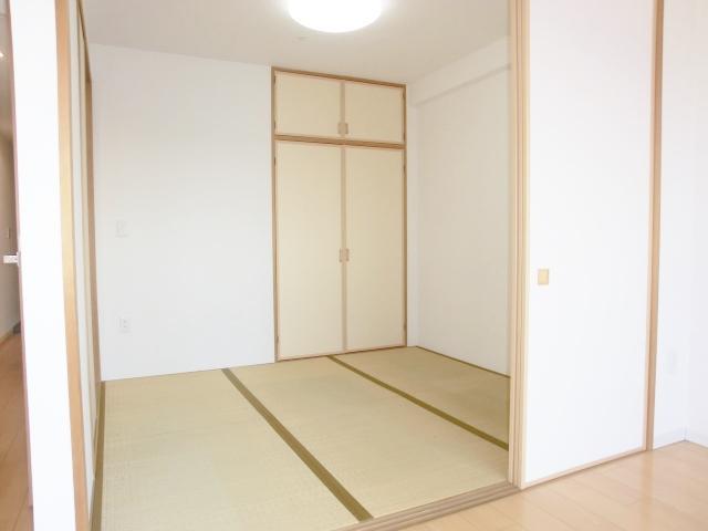 Non-living room. Indoor (12 May 2013) Shooting