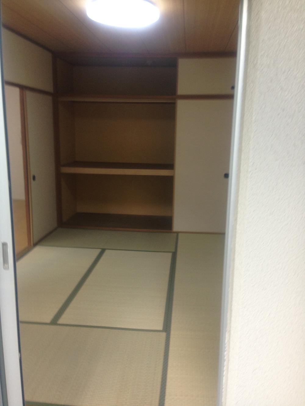 Other introspection. Japanese-style room Desu. We of course tatami also swapped. Futon also easy storage