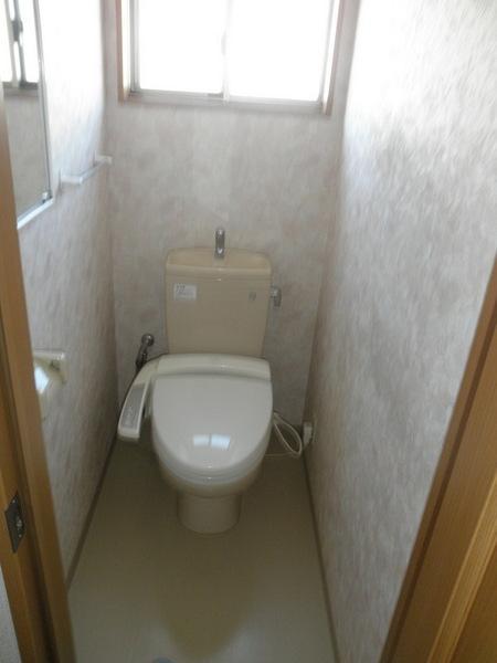Toilet.  [Minato-ku, real estate buying and selling] Clean toilets