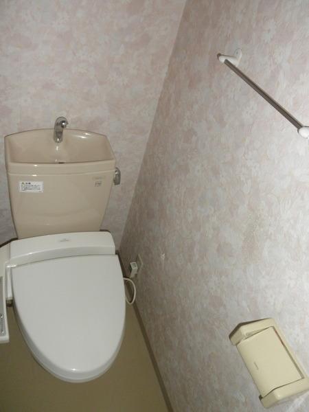Toilet.  [Minato-ku, real estate buying and selling] Toilet 2 places