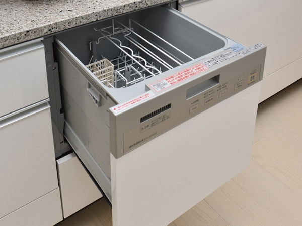 Kitchen.  [Dishwasher] Disinfection cleaning ・ With a clean finish of sterilization drying, Adopt a dishwasher also suppresses unpleasant odor during drying. About one hand washing / 7 the amount of water, Water bill can of course also saves electricity bills and detergents (same specifications)