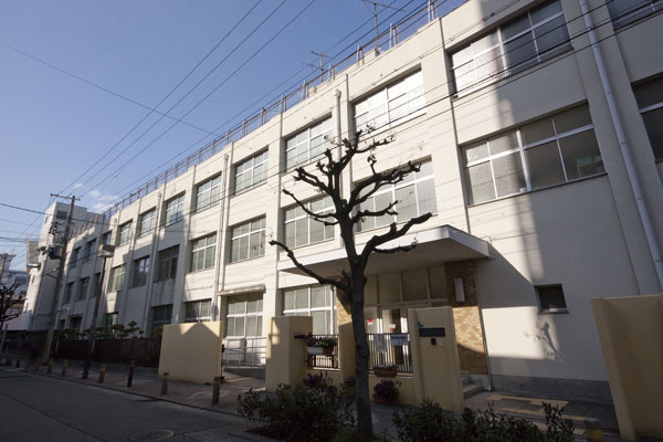 Surrounding environment. Municipal Namiyoke elementary school (14 mins ・ About 1090m)