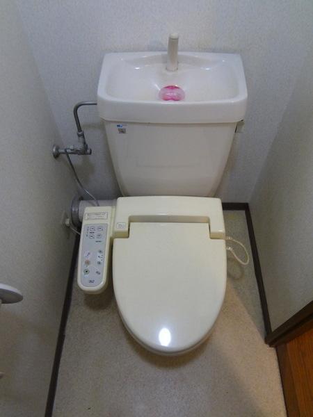 Toilet.  [Minato-ku, real estate buying and selling] With Washlet ☆