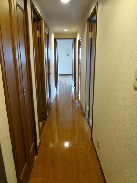 Other.  [Minato-ku, real estate buying and selling] Beautiful corridor part ☆