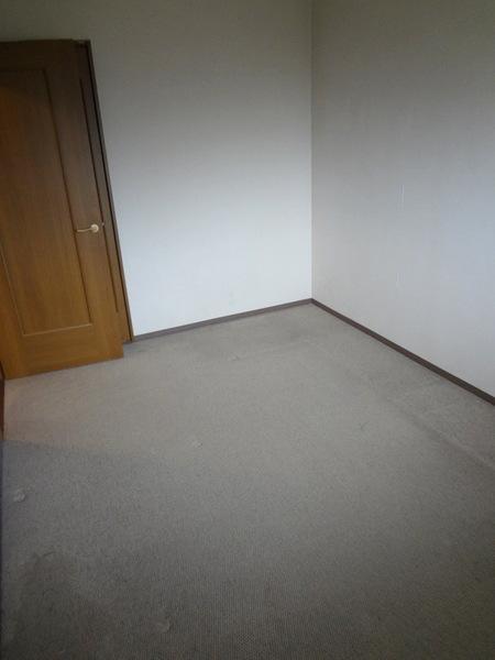 Non-living room.  [Minato-ku, real estate buying and selling] Refreshing without beams