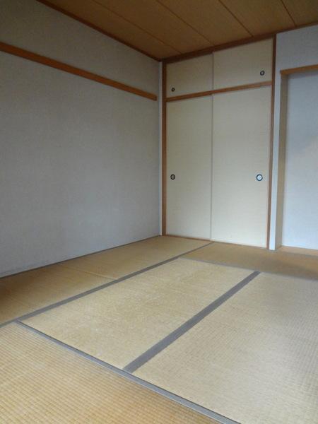 Non-living room.  [Minato-ku, real estate buying and selling] Unwind Japanese-style room ☆