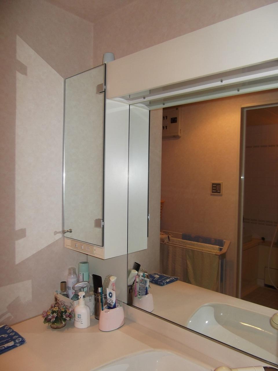 Wash basin, toilet. Indoor (11 May 2013) Shooting