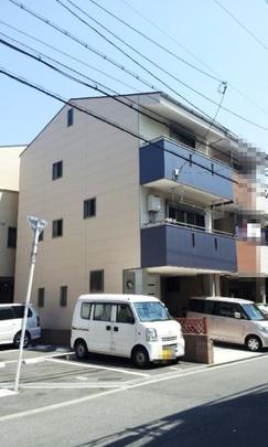 Local appearance photo. It is the appearance of the building. Yang per per southeast ・ Ventilation is good. 