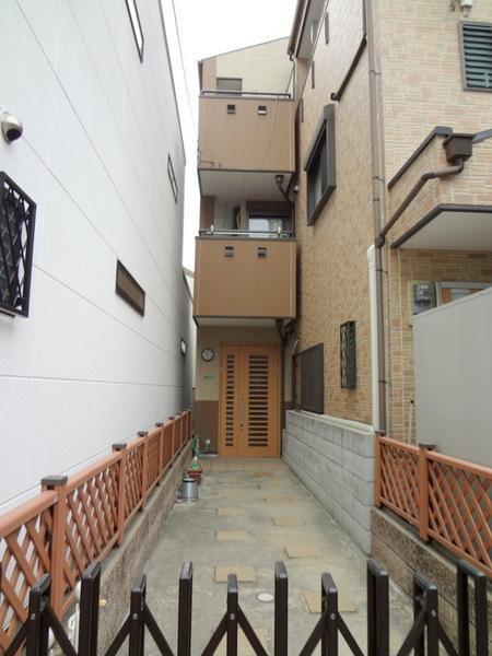Local appearance photo.  [Minato-ku, real estate buying and selling] May 2006 Built ☆ 