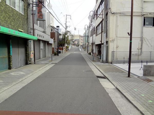 Local photos, including front road.  [Minato-ku, real estate buying and selling] Fathom ~ Front road have ☆ 