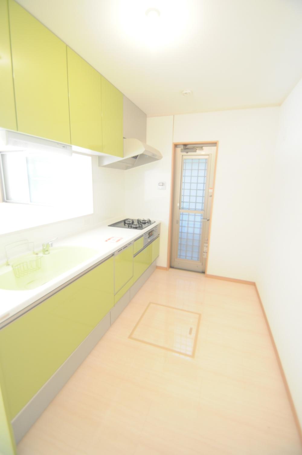 Same specifications photo (kitchen). The company construction cases