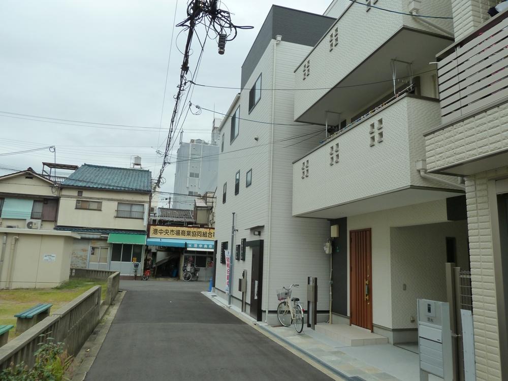 Local photos, including front road. Before road spacious