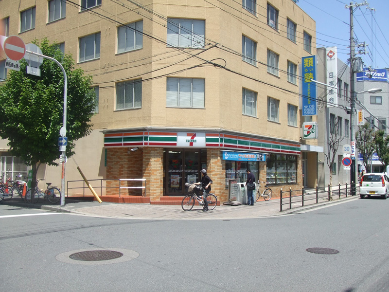 Convenience store. Eleven Osaka Bentencho Station store up to (convenience store) 288m