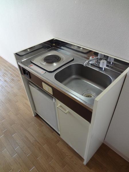 Kitchen.  [Minato-ku, rent] Compact kitchen for living alone