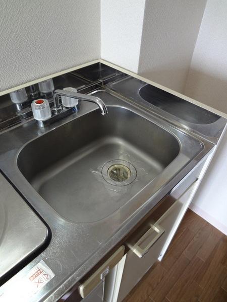 Kitchen.  [Minato-ku, rent] Clean sink