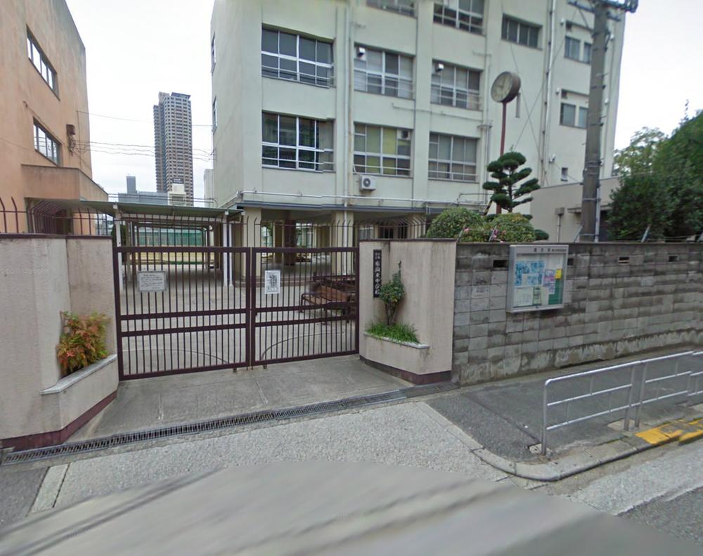 Junior high school. 786m to Osaka Municipal City Okahigashi junior high school