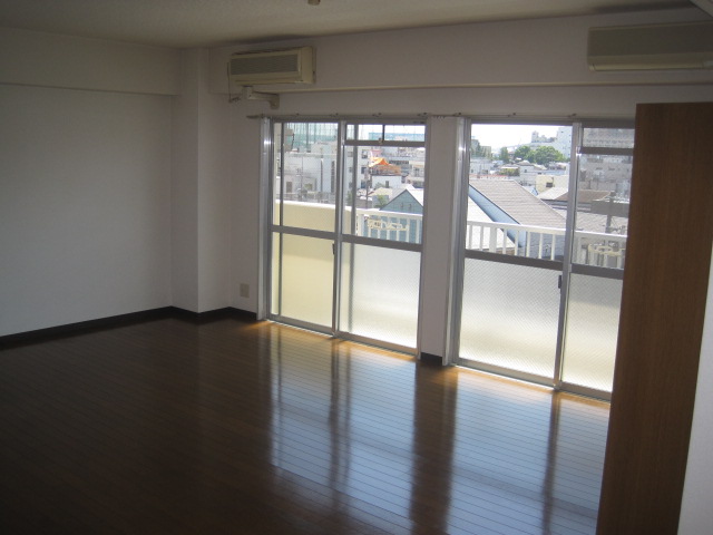 Living and room