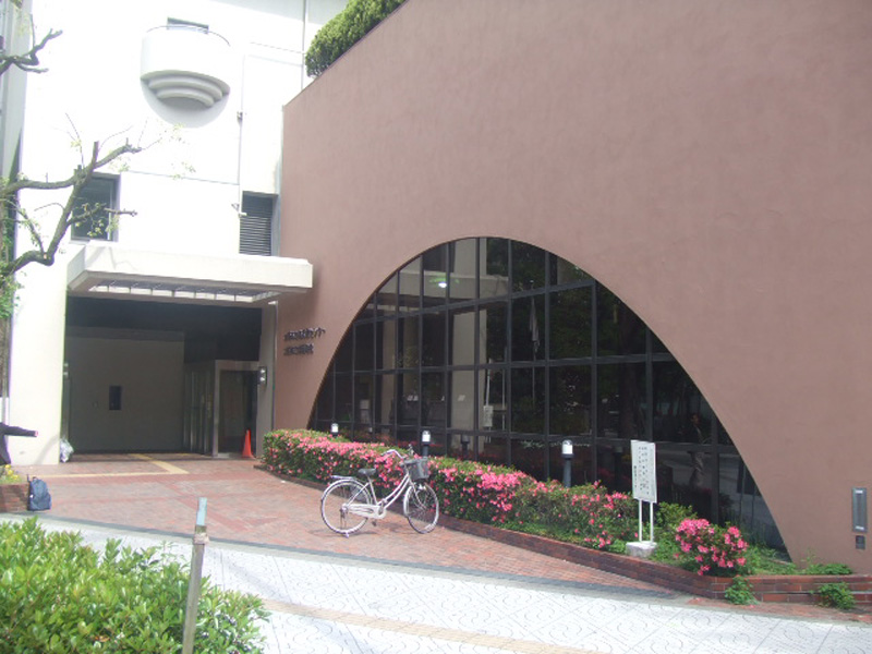 library. 761m to Osaka Municipal Port Library (Library)