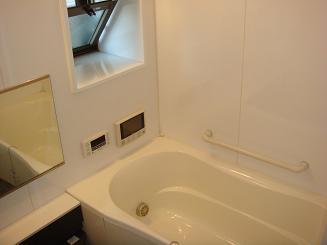 Bathroom. Indoor (11 May 2013) Shooting ・ Bathroom with heating dryer ・ TV