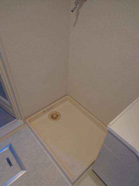 Other.  [Minato-ku, real estate buying and selling] Indoor Laundry Storage