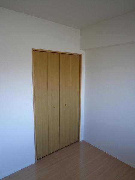 Non-living room.  [Minato-ku, real estate buying and selling] Stored securely