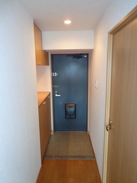 Entrance.  [Minato-ku, real estate buying and selling] There are shoes BOX