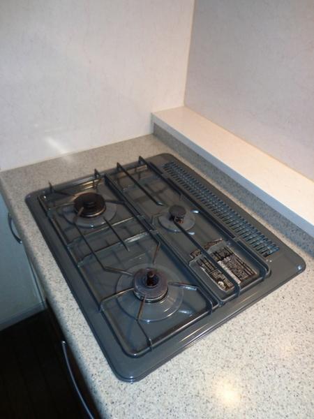 Kitchen.  [Minato-ku, real estate buying and selling] Happy three-necked gas stove