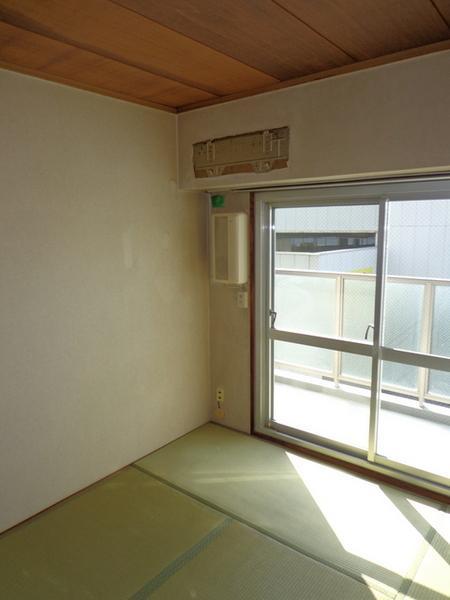Non-living room.  [Minato-ku, real estate buying and selling] Yang per good