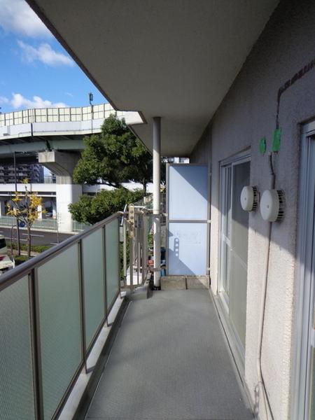 Balcony.  [Minato-ku, real estate buying and selling] Wide ~ Have a balcony