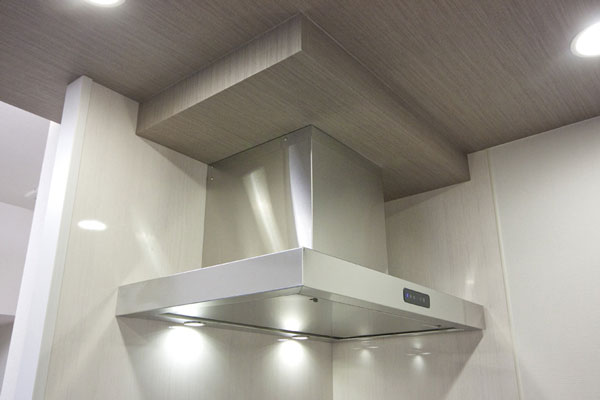 Kitchen.  [Rectification Backed range hood] Sophisticated design, Stainless steel range hood. Highly efficient ventilation is achieved by the rectifier Backed (same specifications)