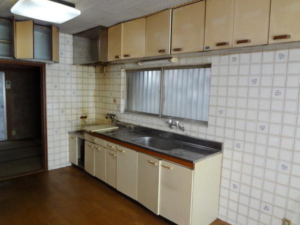 Kitchen.  [Minato-ku, real estate buying and selling] Upper receiving the rich is