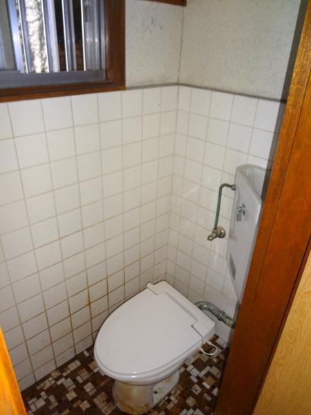 Toilet.  [Minato-ku, real estate buying and selling] toilet