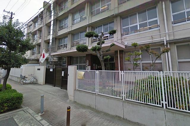 Primary school. 1066m to Osaka Municipal Benten Elementary School