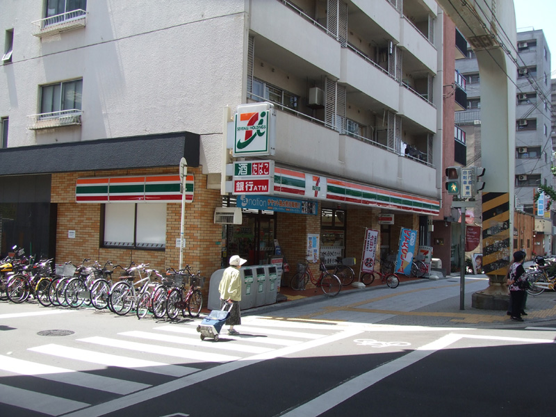 Convenience store. Seven-Eleven Osaka Minamiichioka 3-chome up (convenience store) 258m