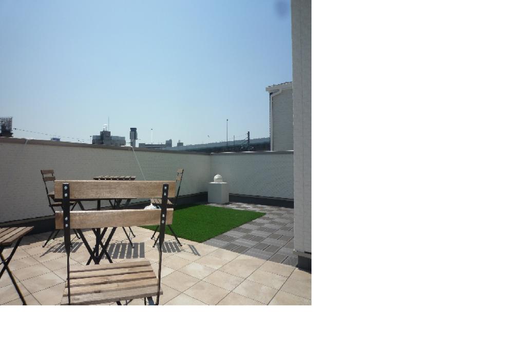 Other. Rooftop garden (complete image) is standard equipment.