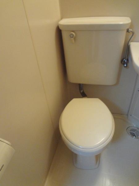 Toilet.  [Minato-ku, rent] Clean toilet