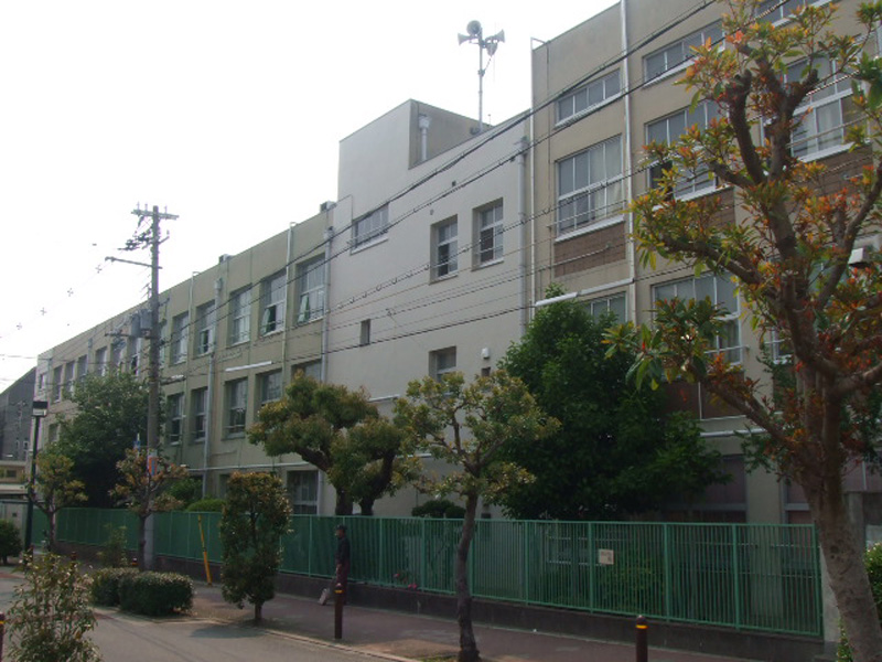 Primary school. 216m to Osaka Municipal Isoji elementary school (elementary school)