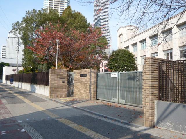Primary school. 709m to Osaka Municipal Benten Elementary School