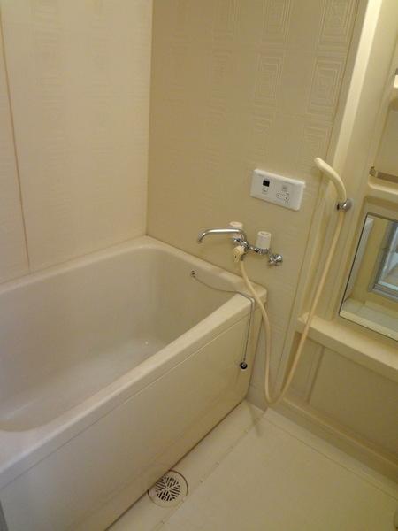 Bathroom.  [Minato-ku, real estate buying and selling] Bathing with cleanliness