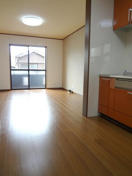 Living.  [Minato-ku, real estate buying and selling] Sunny living room ☆ 