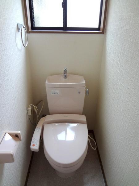 Toilet.  [Minato-ku, real estate buying and selling] This is also with window