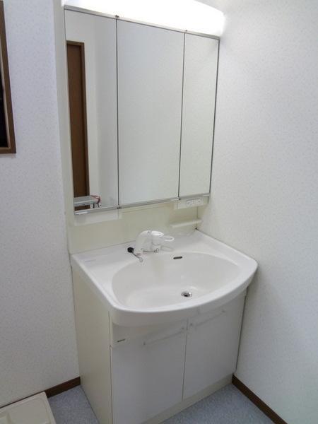 Wash basin, toilet.  [Minato-ku, real estate buying and selling] Of course, with shampoo dresser is independently washstand ☆ 