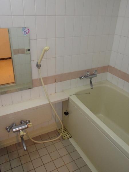 Bathroom.  [Minato-ku, real estate buying and selling] Intimate space