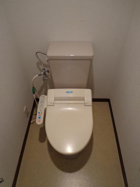 Toilet.  [Minato-ku, real estate buying and selling] Clean toilet
