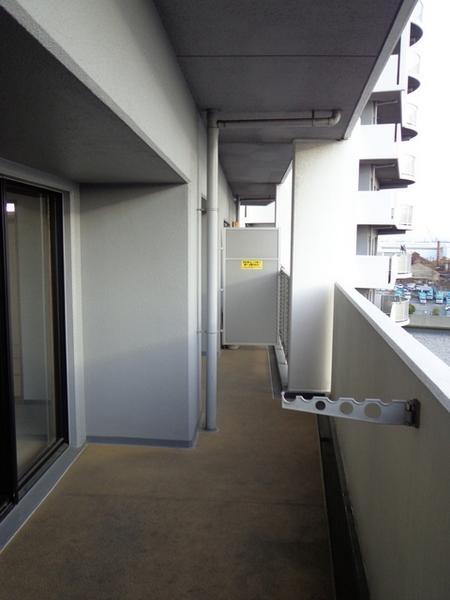Balcony.  [Minato-ku, real estate buying and selling] Spacious balcony