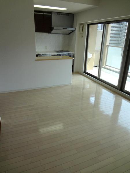 Living.  [Minato-ku, real estate buying and selling] Nice hit positive living
