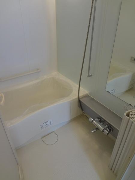 Bathroom.  [Minato-ku, real estate buying and selling] Large spacious bath ☆