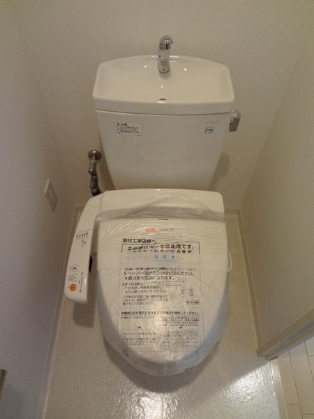 Toilet.  [Minato-ku, real estate buying and selling] Of course, it is with a bidet